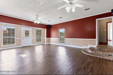 Great location in Delmas Estates Subdivision. Home is in move-in - photo 15