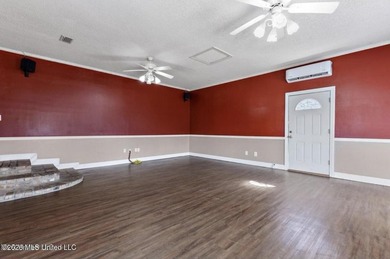 Great location in Delmas Estates Subdivision. Home is in move-in - photo 16