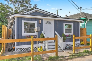 Fully renovated Charleston Cottage. Close to everything in - photo 2