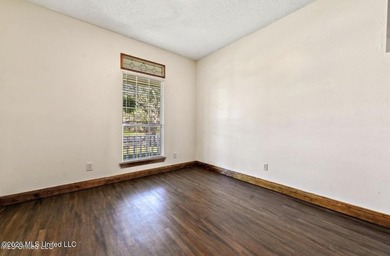 Great location in Delmas Estates Subdivision. Home is in move-in - photo 22