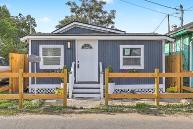 Fully renovated Charleston Cottage. Close to everything in - photo 4