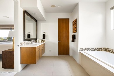 Soaring ceilings and walls of glass that open up to panoramic - photo 25