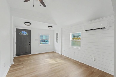 Fully renovated Charleston Cottage. Close to everything in - photo 5