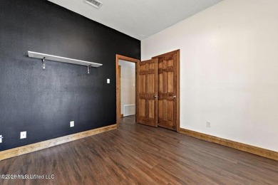Great location in Delmas Estates Subdivision. Home is in move-in - photo 25