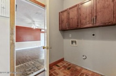 Great location in Delmas Estates Subdivision. Home is in move-in - photo 28