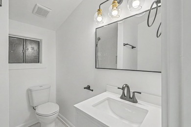 Fully renovated Charleston Cottage. Close to everything in - photo 9