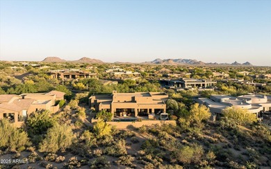 Soaring ceilings and walls of glass that open up to panoramic - photo 38