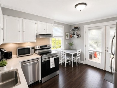Second-floor 2-bedroom, 1-bath condo located in Newport's - photo 6