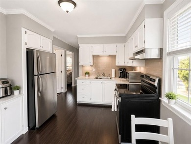 Second-floor 2-bedroom, 1-bath condo located in Newport's - photo 7