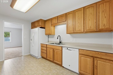 Well maintained 1789 sq ft 3 bed 2 bath mid-century split-level - photo 12