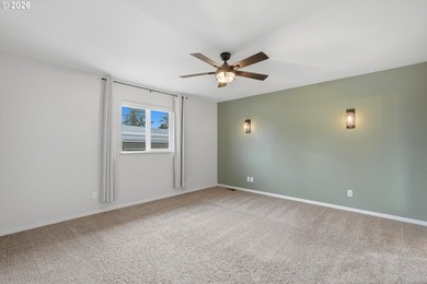 Well maintained 1789 sq ft 3 bed 2 bath mid-century split-level - photo 15