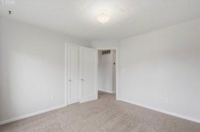 Well maintained 1789 sq ft 3 bed 2 bath mid-century split-level - photo 18