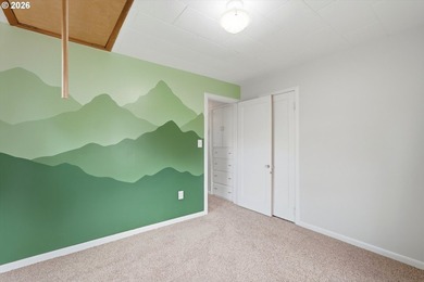 Well maintained 1789 sq ft 3 bed 2 bath mid-century split-level - photo 22