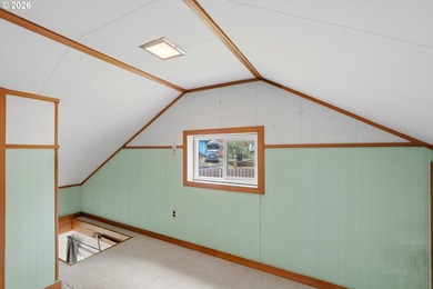 Well maintained 1789 sq ft 3 bed 2 bath mid-century split-level - photo 25