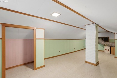 Well maintained 1789 sq ft 3 bed 2 bath mid-century split-level - photo 26