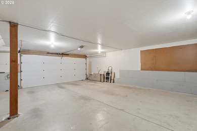 Well maintained 1789 sq ft 3 bed 2 bath mid-century split-level - photo 28