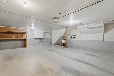 Well maintained 1789 sq ft 3 bed 2 bath mid-century split-level - photo 29
