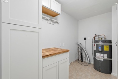 Well maintained 1789 sq ft 3 bed 2 bath mid-century split-level - photo 30