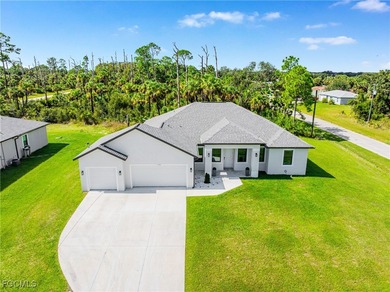 (private lake, pond, creek) Home For Sale in Labelle Florida