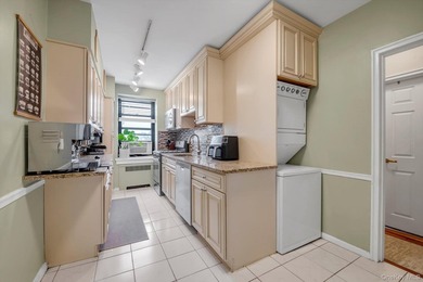 Prime Great Neck Location! Move right into this beautifully - photo 6