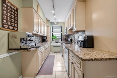 Prime Great Neck Location! Move right into this beautifully - photo 7