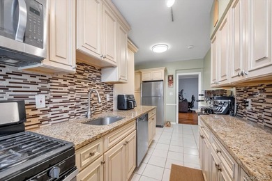 Prime Great Neck Location! Move right into this beautifully - photo 8