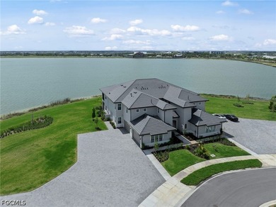 Absolutely stunning coach home on a peninsula lot with expansive - photo 2