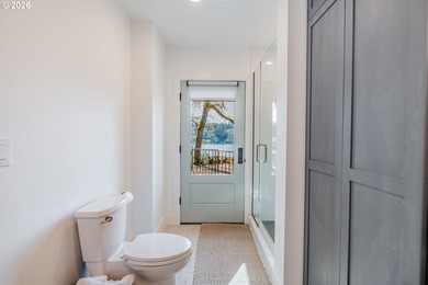 Experience the pinnacle of lakefront luxury at 852 Northshore - photo 12
