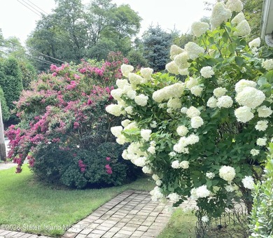 Nestled on a serene cul-de-sac in the prestigious Richmond Town - photo 15
