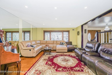 Nestled on a serene cul-de-sac in the prestigious Richmond Town - photo 19