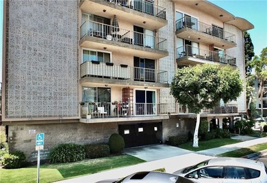 545 Chestnut Avenue unit 203 in Lincoln Park Towers a sunny and - photo 20