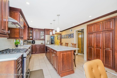 Nestled on a serene cul-de-sac in the prestigious Richmond Town - photo 23