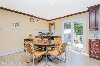 Nestled on a serene cul-de-sac in the prestigious Richmond Town - photo 25
