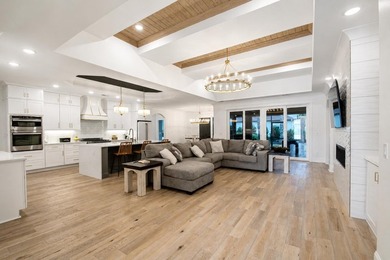 Luxurious 4-bedroom, 3.5-bath single-level stucco home situated - photo 6