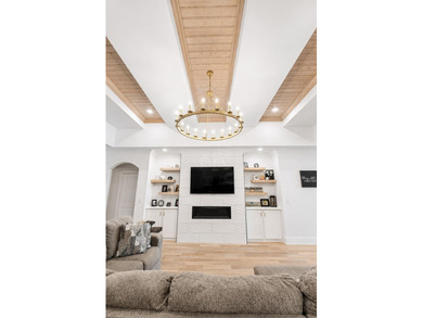 Luxurious 4-bedroom, 3.5-bath single-level stucco home situated - photo 8