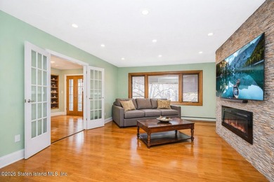 Nestled on a serene cul-de-sac in the prestigious Richmond Town - photo 28