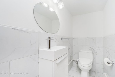 Nestled on a serene cul-de-sac in the prestigious Richmond Town - photo 30