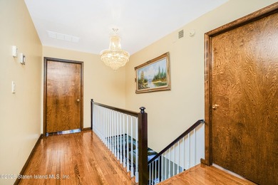 Nestled on a serene cul-de-sac in the prestigious Richmond Town - photo 32