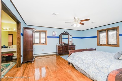 Nestled on a serene cul-de-sac in the prestigious Richmond Town - photo 34
