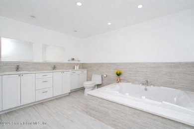 Nestled on a serene cul-de-sac in the prestigious Richmond Town - photo 36