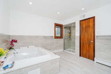 Nestled on a serene cul-de-sac in the prestigious Richmond Town - photo 37