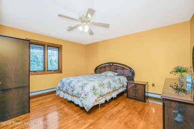 Nestled on a serene cul-de-sac in the prestigious Richmond Town - photo 42