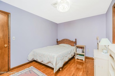 Nestled on a serene cul-de-sac in the prestigious Richmond Town - photo 44