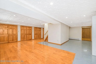 Nestled on a serene cul-de-sac in the prestigious Richmond Town - photo 45