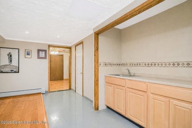 Nestled on a serene cul-de-sac in the prestigious Richmond Town - photo 46
