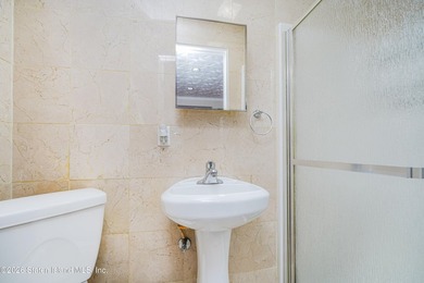 Nestled on a serene cul-de-sac in the prestigious Richmond Town - photo 48