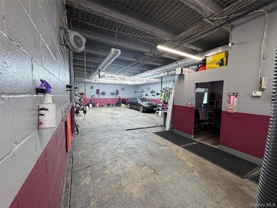 Prime Location! Across From Motor Vehicle Dept and JFK, 4,620 - photo 5