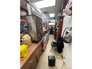 Prime Location! Across From Motor Vehicle Dept and JFK, 4,620 - photo 9