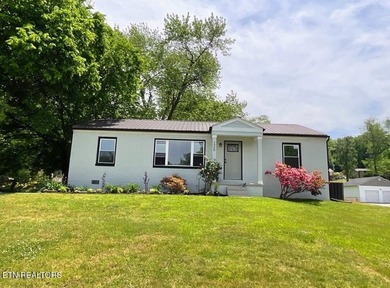 Modern City Living Near the Lake! 3 BR | 2 BA | Fully Updated - photo 12