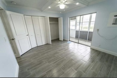 Turn Key, renovated 1 bedrooms and 1 bathrooms, 1st floor unit - photo 3